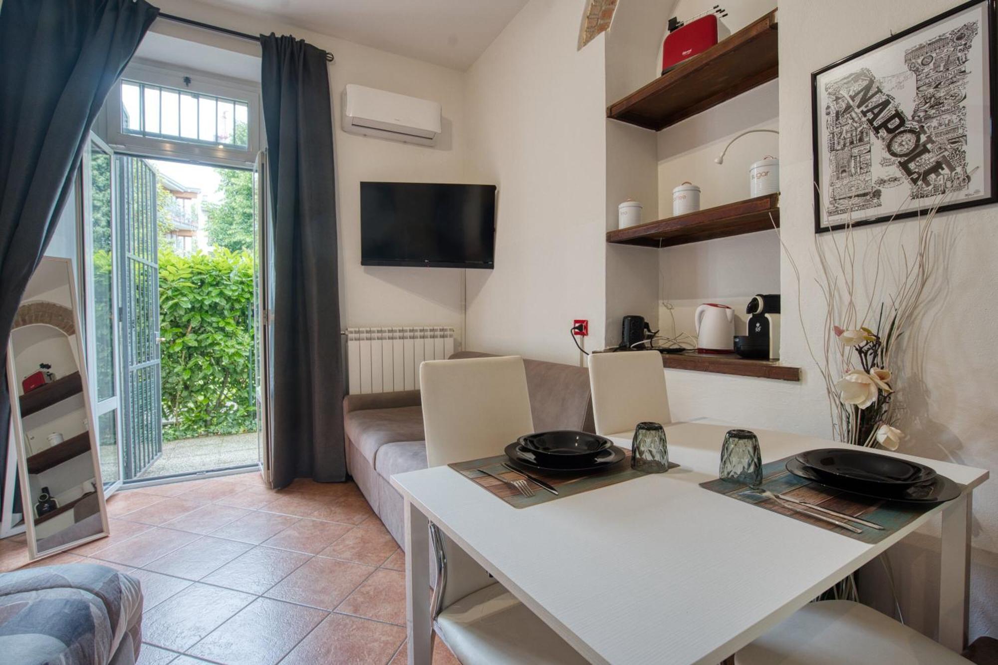 מונצה Dieghouse - Monolocale Con Cortile In Corte Lombarda Vicino Al Centro מראה חיצוני תמונה