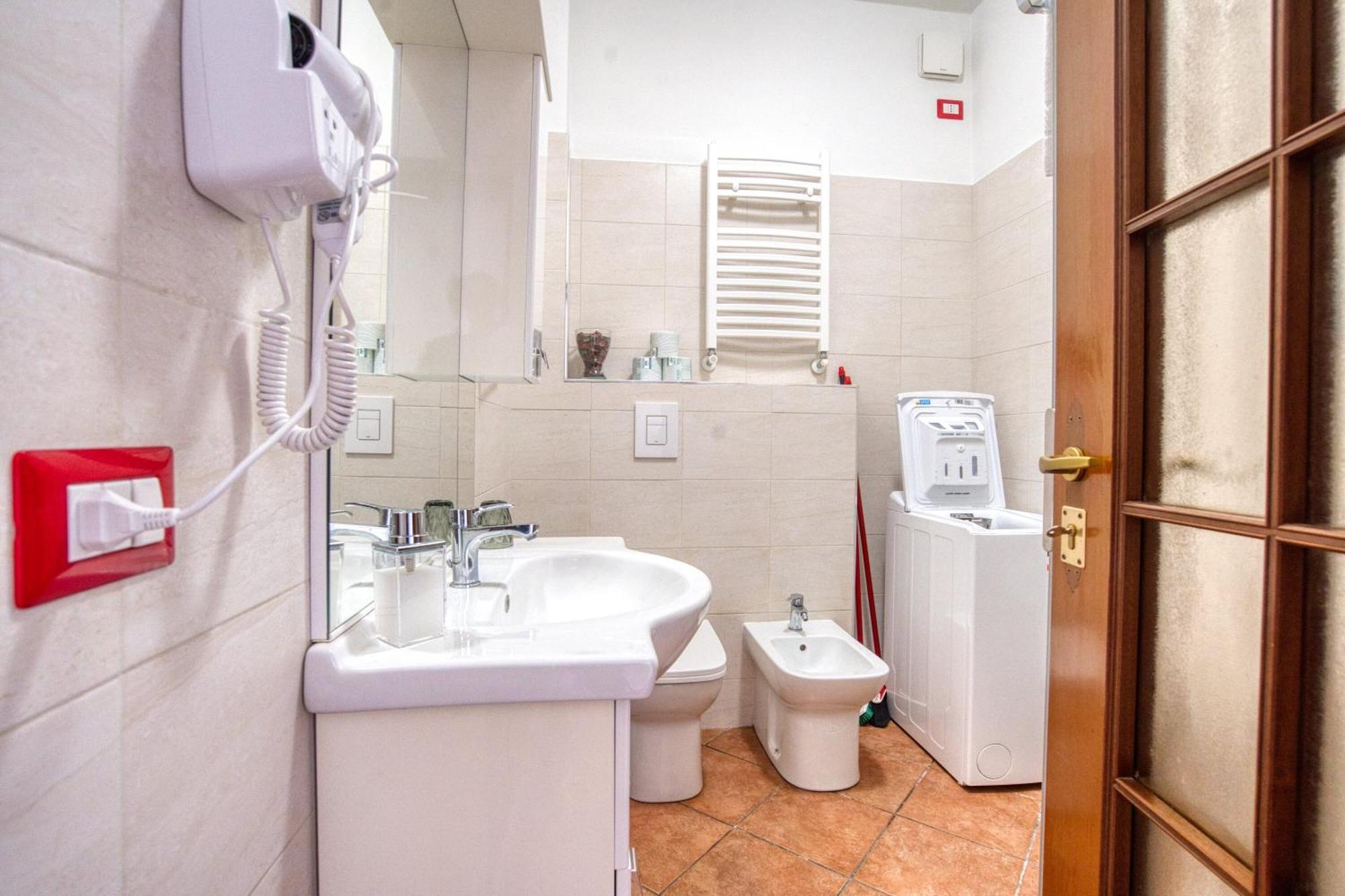 מונצה Dieghouse - Monolocale Con Cortile In Corte Lombarda Vicino Al Centro מראה חיצוני תמונה